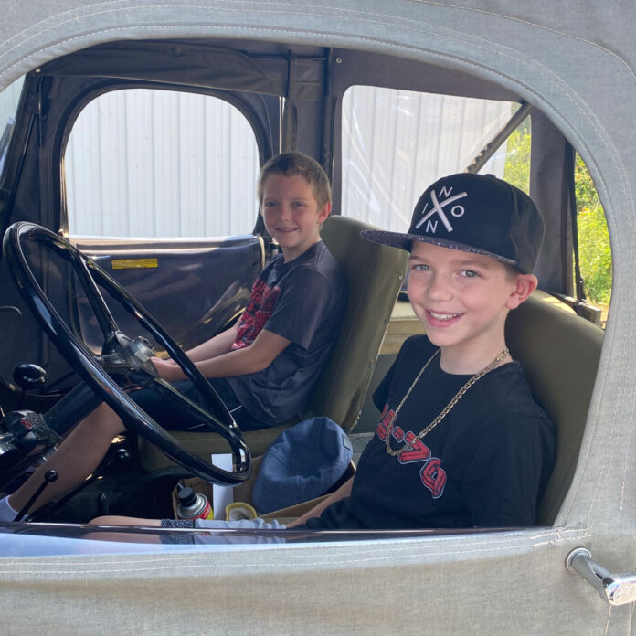 kids in jeep