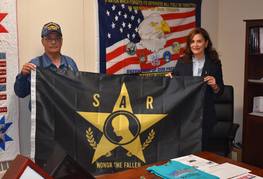 Governor at Veterans Affair office