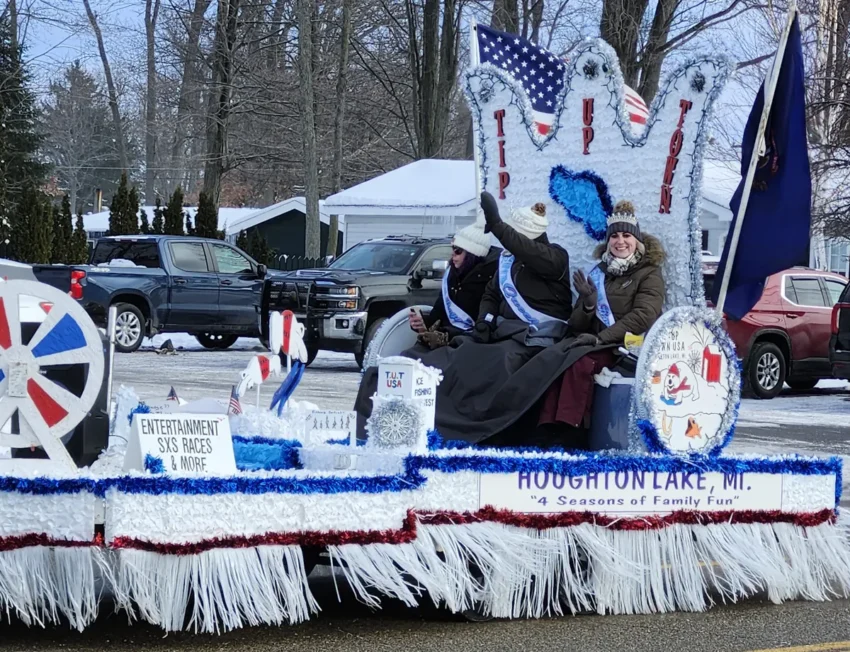 TUT Queen candidates on a float