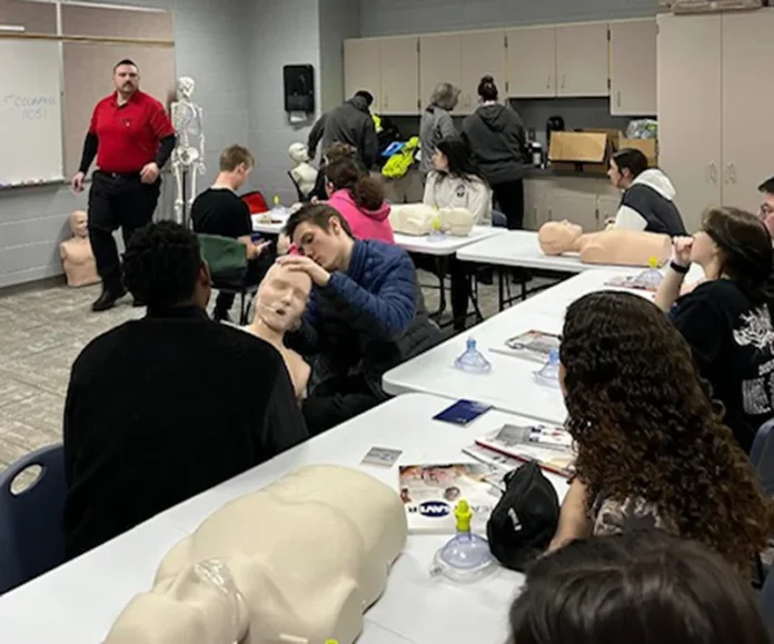 lifesaving pic 1 teens learning life saving skills