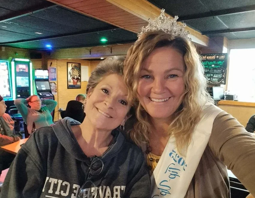 Sandy Lechich was hanging out with Tip Up Town Queen Jenny VanDuinen at Garret's Pressure Crack.