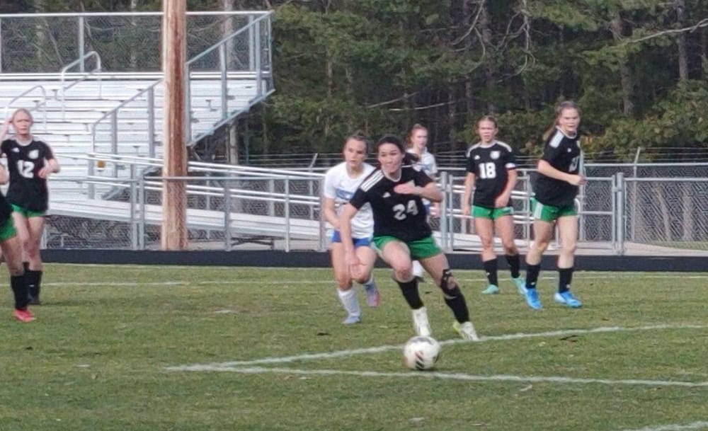 Houghton Lake’s Aysia Bailey heading down the field.